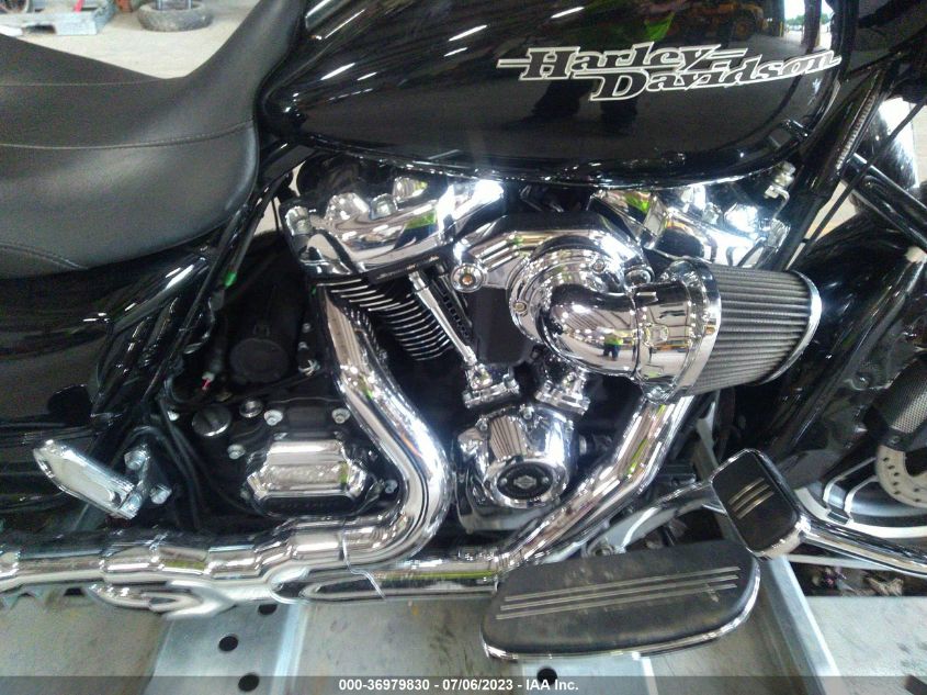2019 HARLEY-DAVIDSON FLHX - 1HD1KBC16KB681088
