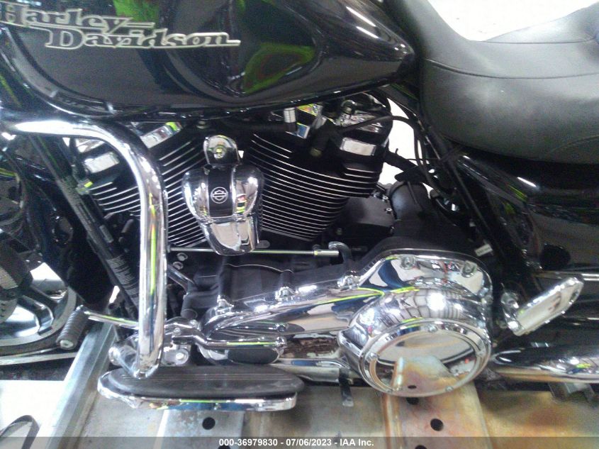 2019 HARLEY-DAVIDSON FLHX - 1HD1KBC16KB681088