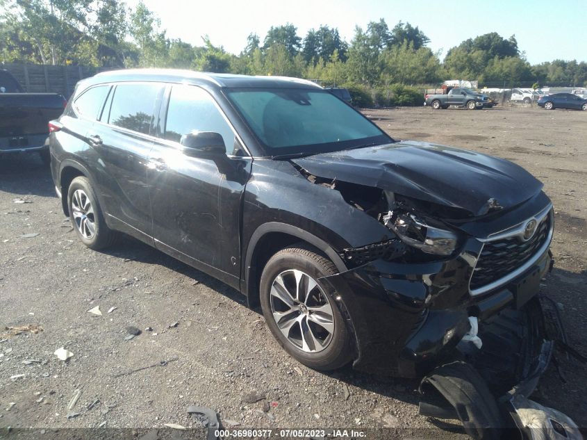 2021 TOYOTA HIGHLANDER XLE - 5TDGZRBH1MS524031