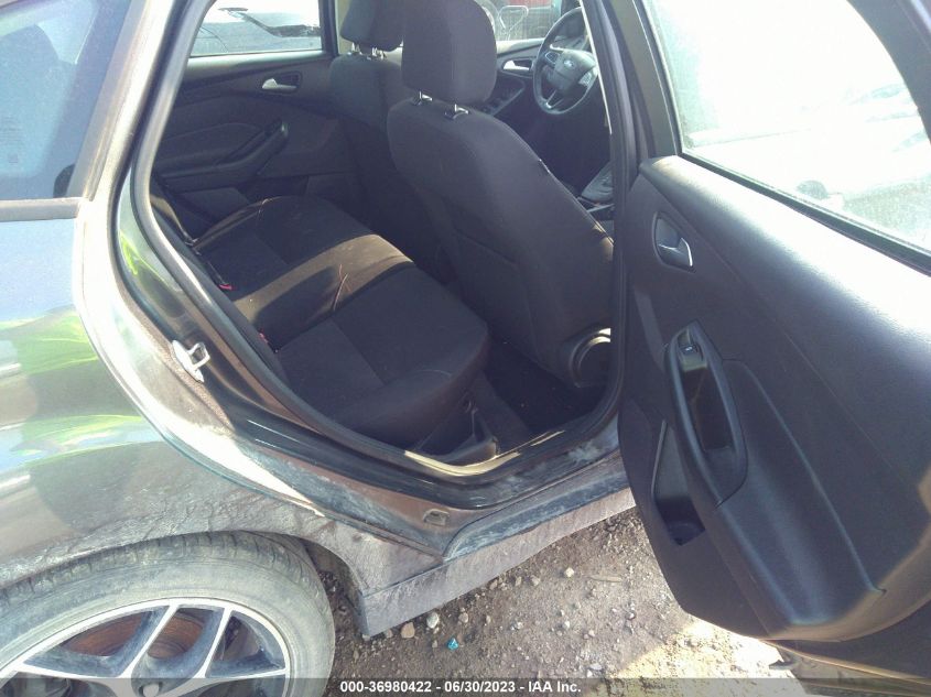 2015 FORD FOCUS SE - 1FADP3K25FL220647