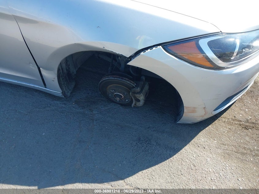 VIN 5NPD84LF2JH216700 2018 HYUNDAI ELANTRA SEL