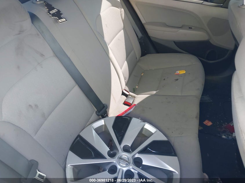 VIN 5NPD84LF2JH216700 2018 HYUNDAI ELANTRA SEL