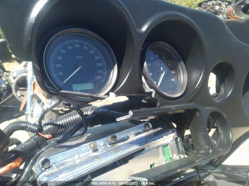 2010 HARLEY-DAVIDSON FLHTCU 1HD1FC43XAB609948