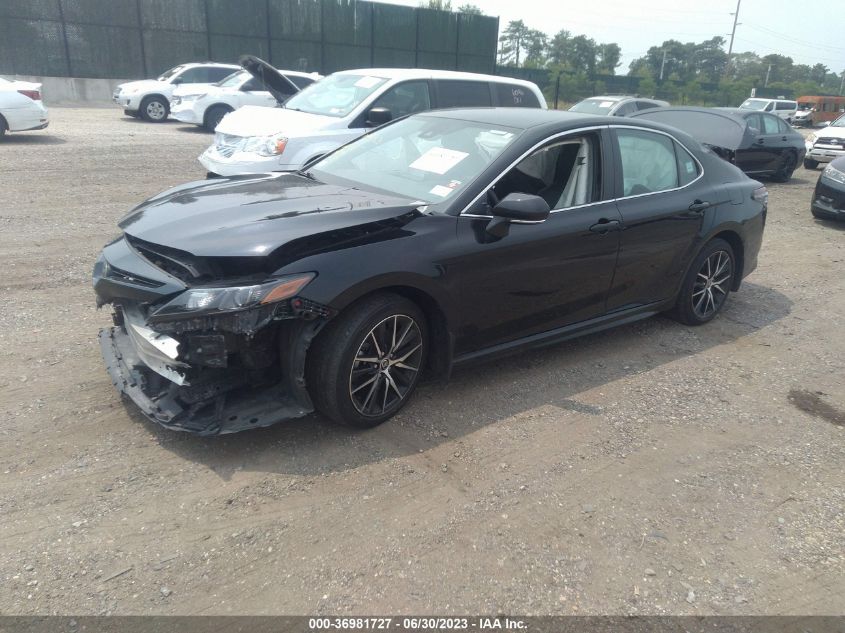 4T1G11AK8NU626683 Toyota Camry SE 2