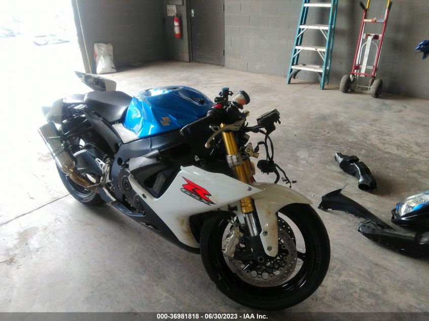 2011 SUZUKI GSX750 - JS1GR7MA5B2100421