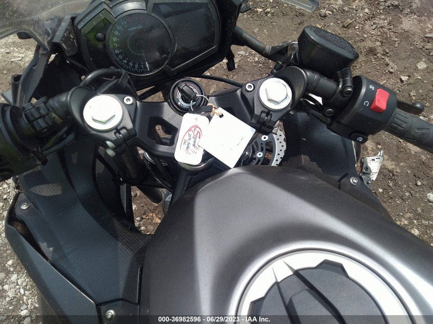 VIN JKAEXKG10MDAA3953 2021 KAWASAKI EX400