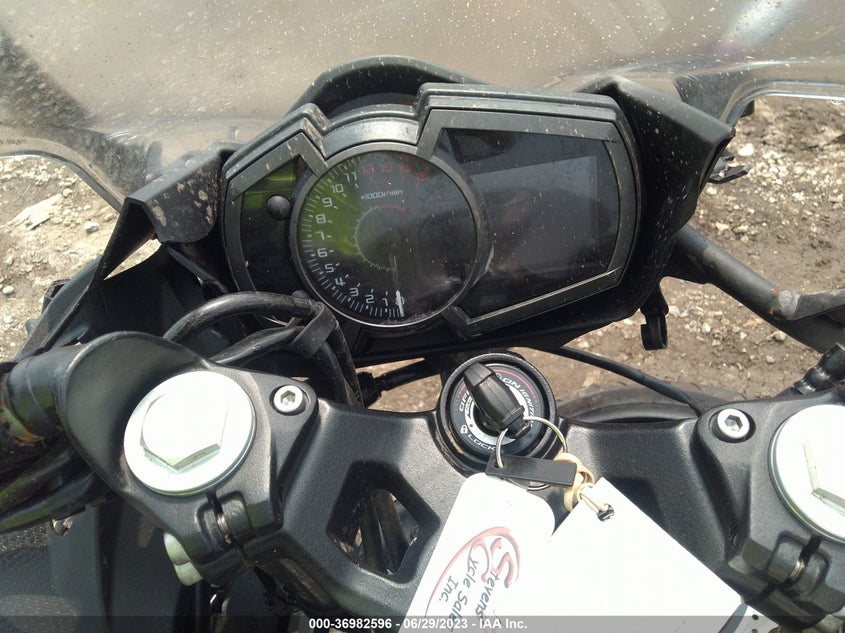 VIN JKAEXKG10MDAA3953 2021 KAWASAKI EX400