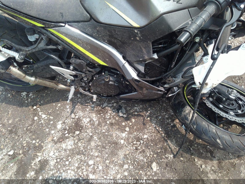 VIN JKAEXKG10MDAA3953 2021 KAWASAKI EX400