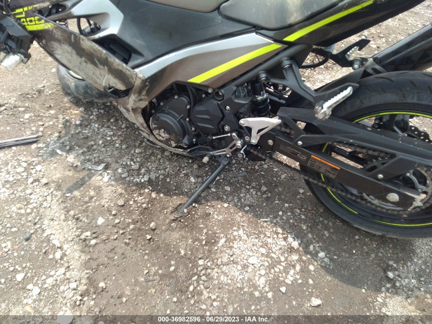 VIN JKAEXKG10MDAA3953 2021 KAWASAKI EX400