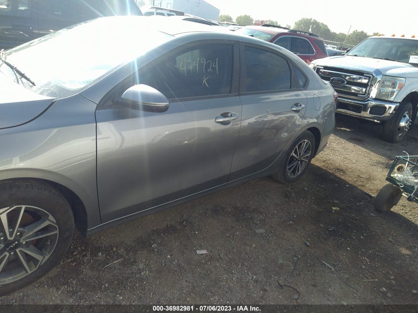 VIN 3KPF24AD1NE474924 2022 KIA FORTE LXS