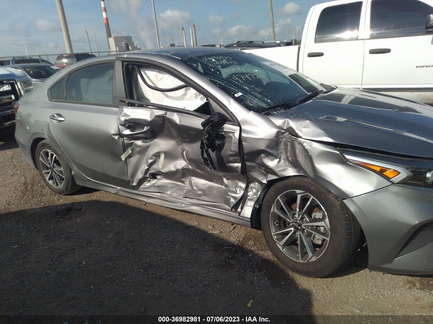 VIN 3KPF24AD1NE474924 2022 KIA FORTE LXS