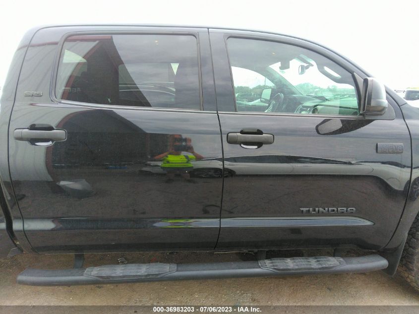 2017 TOYOTA TUNDRA 4WD SR5/TRD PRO - 5TFDW5F1XHX590837