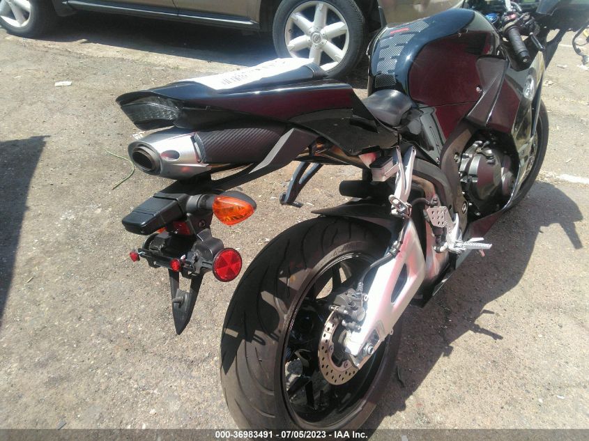 2015 HONDA CBR600 RR - JH2PC4007FK800893