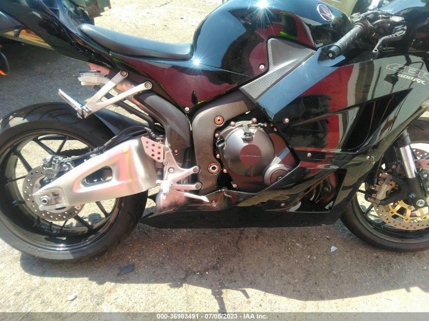 2015 HONDA CBR600 RR - JH2PC4007FK800893