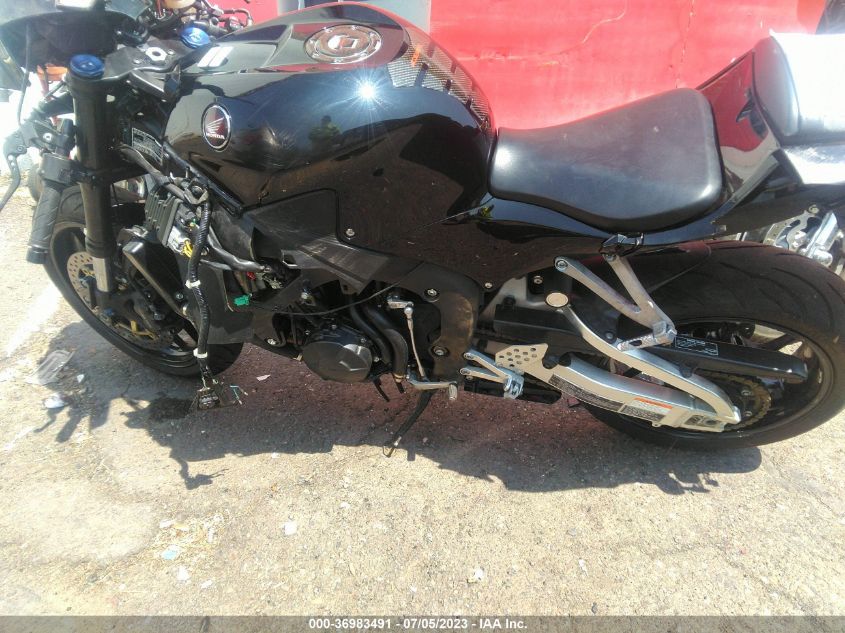 2015 HONDA CBR600 RR - JH2PC4007FK800893