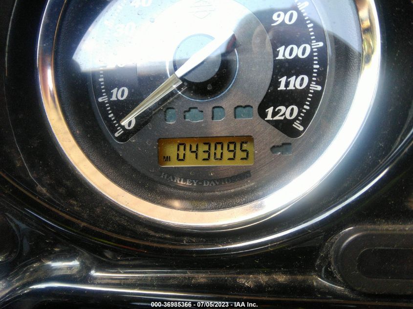 2011 HARLEY-DAVIDSON FLHTK - 1HD1KEM17BB654238