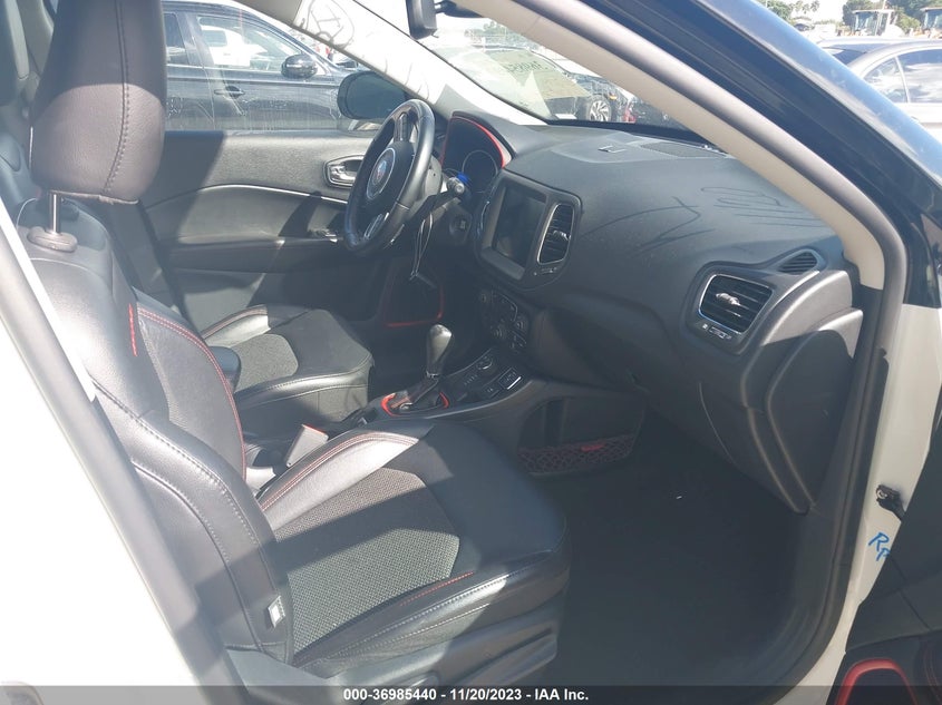 VIN 3C4NJDDB3LT184329 2020 JEEP COMPASS TRAILHAWK