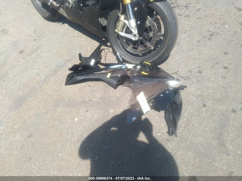 2015 BMW S 1000 RR - WB10D2104FZ353096