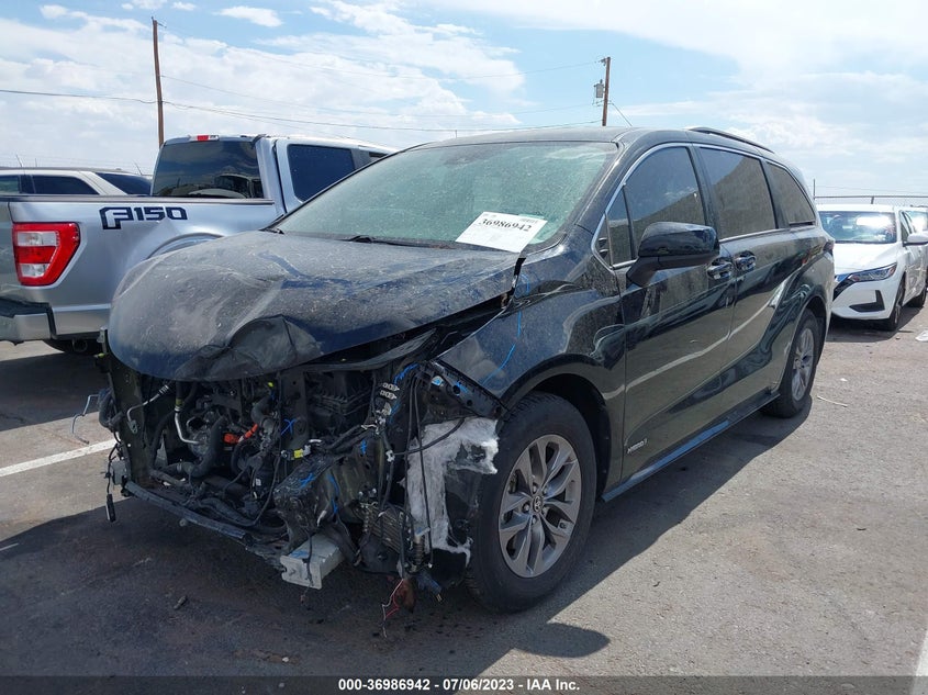 VIN 5TDKRKEC5MS037545 2021 TOYOTA SIENNA LE