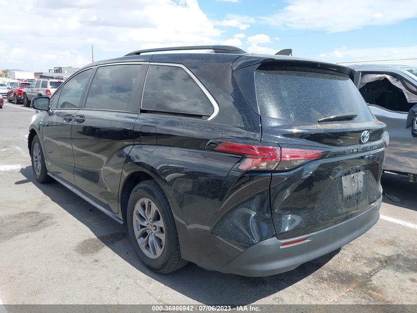 VIN 5TDKRKEC5MS037545 2021 TOYOTA SIENNA LE