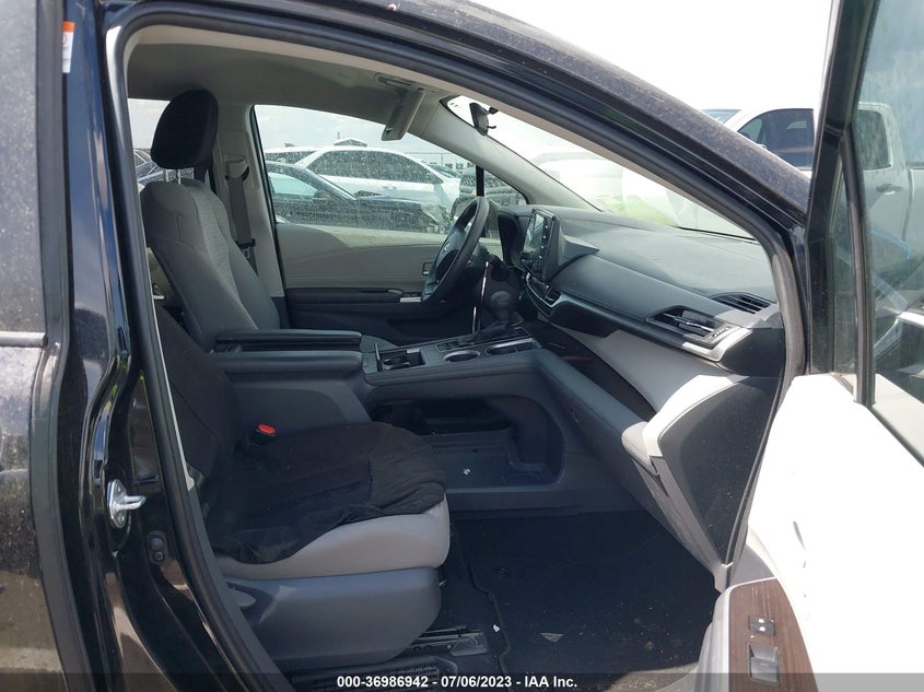 VIN 5TDKRKEC5MS037545 2021 TOYOTA SIENNA LE