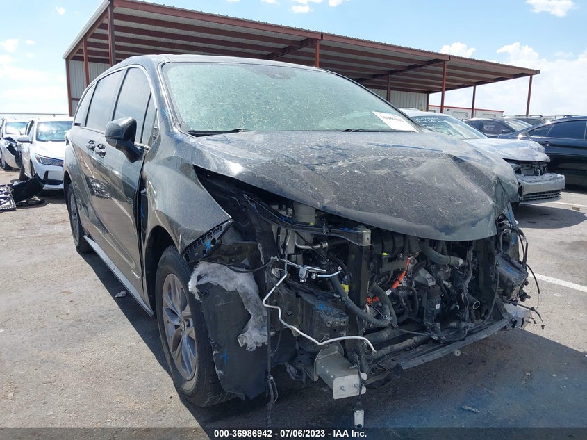 VIN 5TDKRKEC5MS037545 2021 TOYOTA SIENNA LE