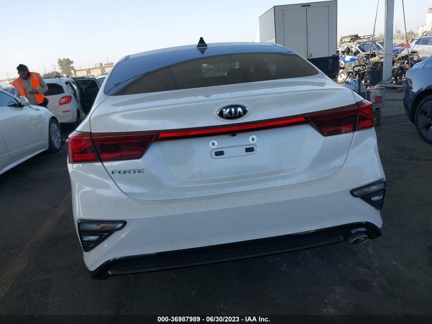 VIN 3KPF24AD1ME303119 2021 KIA FORTE LXS
