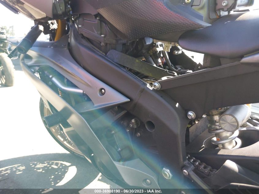 2014 YAMAHA YZFR6 C JYARJ16Y7EA008603