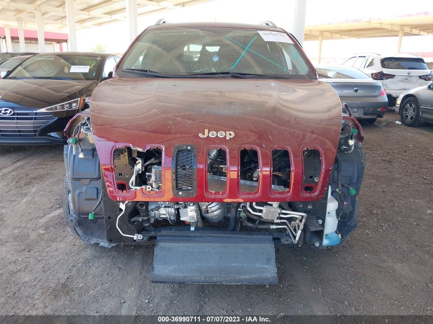 VIN 1C4PJLLB8JD611592 2018 JEEP CHEROKEE LATITUDE PLUS
