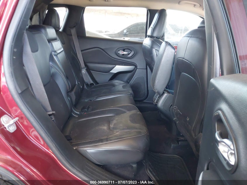 VIN 1C4PJLLB8JD611592 2018 JEEP CHEROKEE LATITUDE PLUS