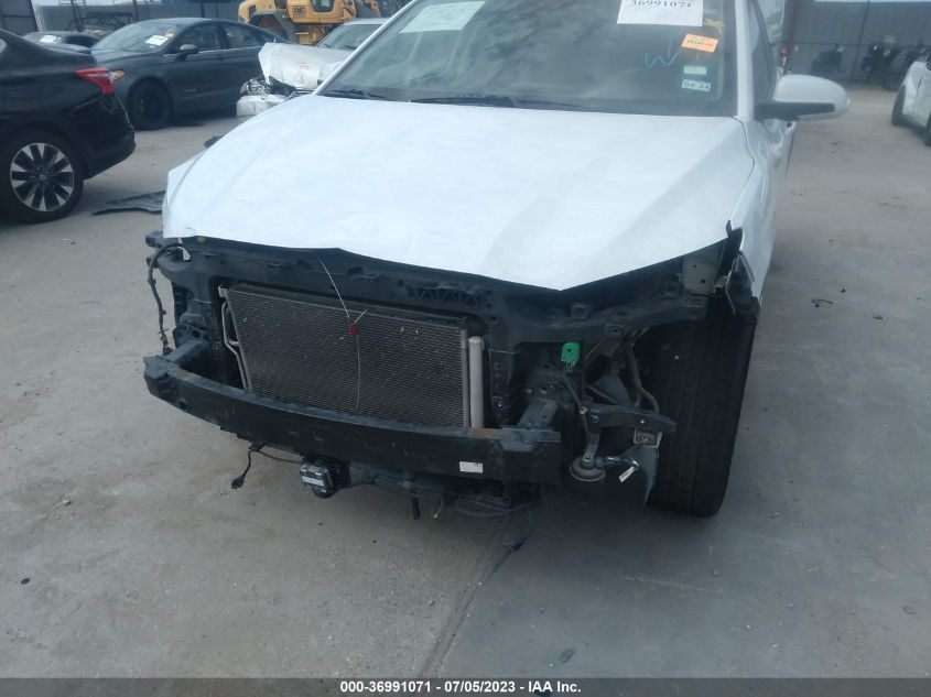 2018 HYUNDAI KONA SEL - KM8K62AAXJU114300