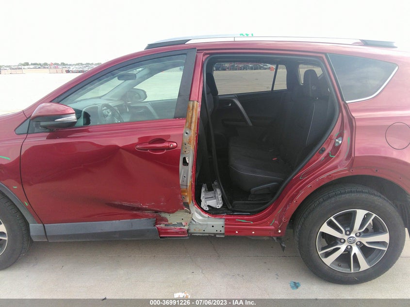 VIN 2T3WFREV1JW504796 2018 TOYOTA RAV4 ADVENTURE/XLE