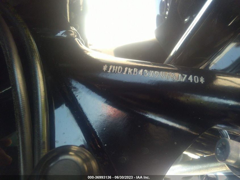 2009 HARLEY-DAVIDSON FLHX - 1HD1KB43X9Y631740
