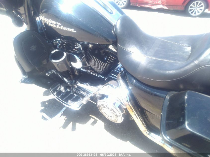 2009 HARLEY-DAVIDSON FLHX - 1HD1KB43X9Y631740
