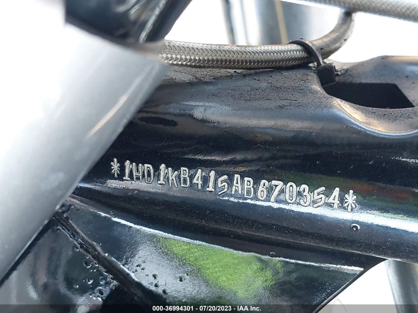 2010 HARLEY-DAVIDSON FLHX - 1HD1KB415AB670354