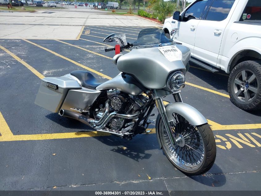 2010 HARLEY-DAVIDSON FLHX - 1HD1KB415AB670354