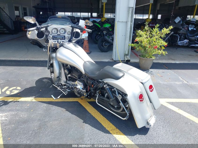2010 HARLEY-DAVIDSON FLHX - 1HD1KB415AB670354
