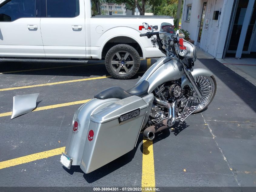 2010 HARLEY-DAVIDSON FLHX - 1HD1KB415AB670354