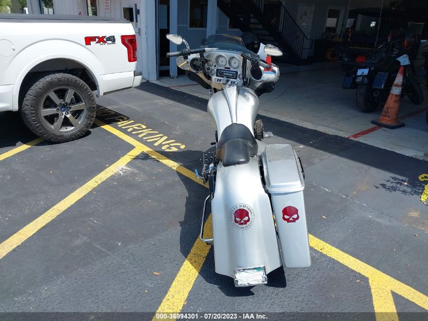 2010 HARLEY-DAVIDSON FLHX - 1HD1KB415AB670354