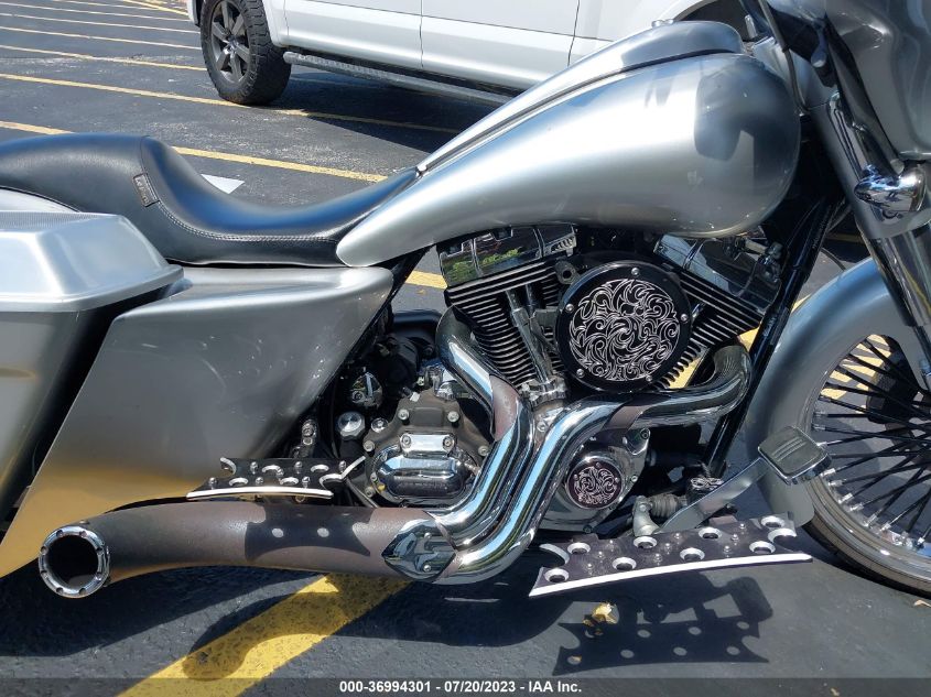 2010 HARLEY-DAVIDSON FLHX - 1HD1KB415AB670354