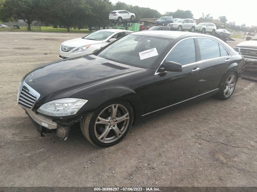 2013 MERCEDES-BENZ S-CLASS S 550 - WDDNG7DBXDA528074
