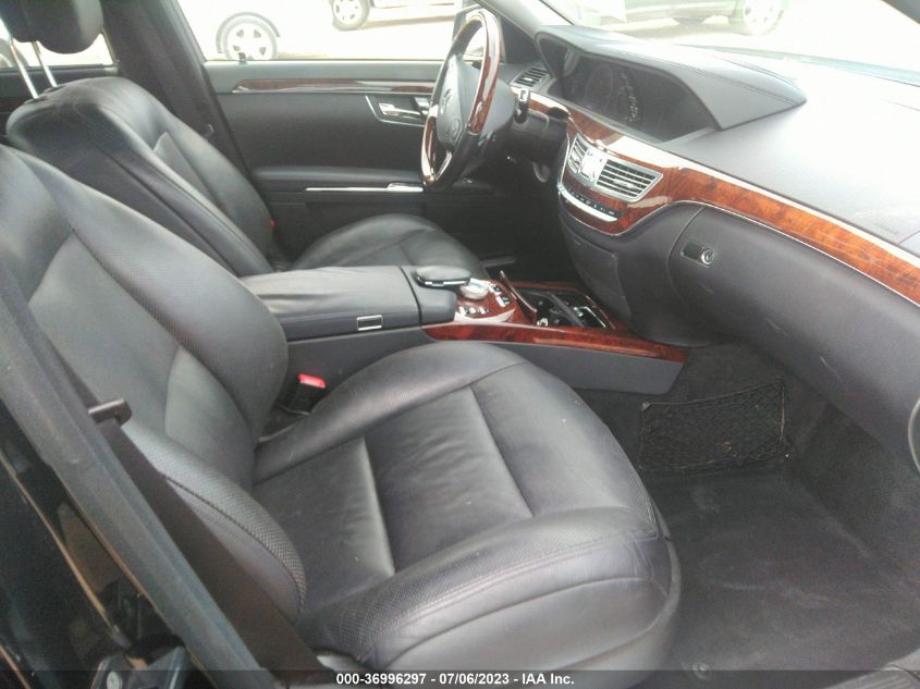 2013 MERCEDES-BENZ S-CLASS S 550 - WDDNG7DBXDA528074