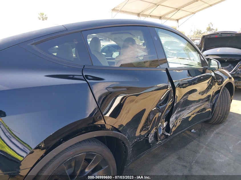 VIN 7SAYGDEE8PF806600 2023 TESLA MODEL Y LONG RANGE