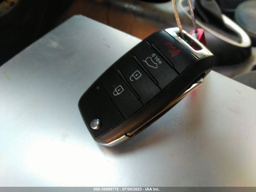 2016 KIA SOUL + - KNDJP3A5XG7335750