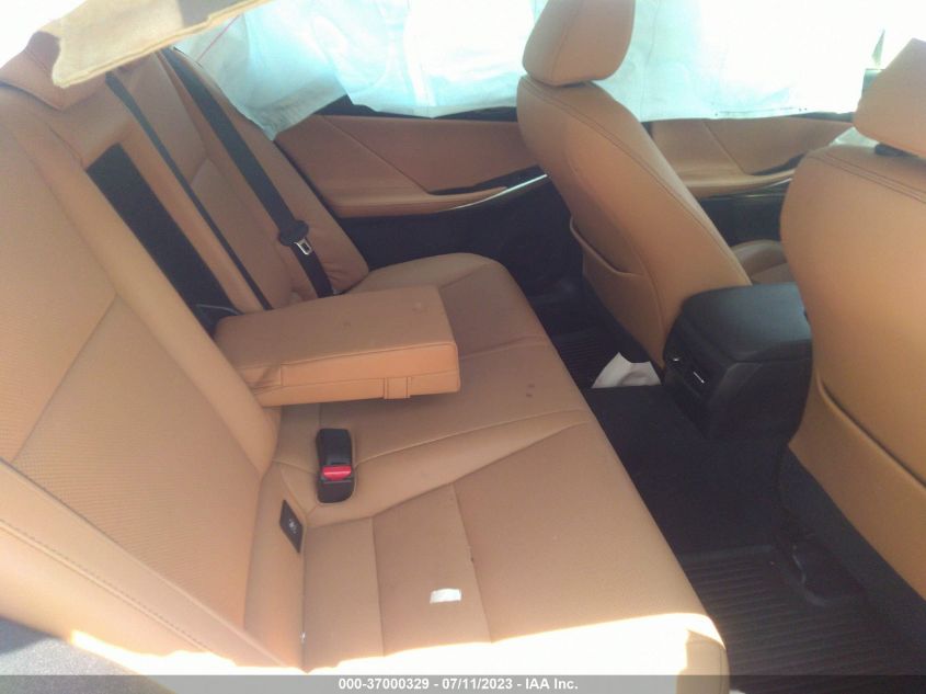 2016 LEXUS IS 300 JTHCM1D20G5014009