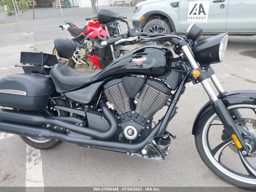 2014 VICTORY MOTORCYCLES VEGAS 8-BALL - 5VPGA36N4E3037608