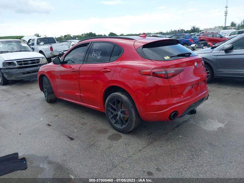 VIN ZASPAJANXL7C85790 2020 ALFA ROMEO STELVIO SPORT