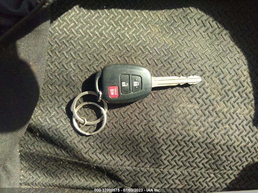 2017 TOYOTA RAV4 XLE - JTMWFREV7HJ103908