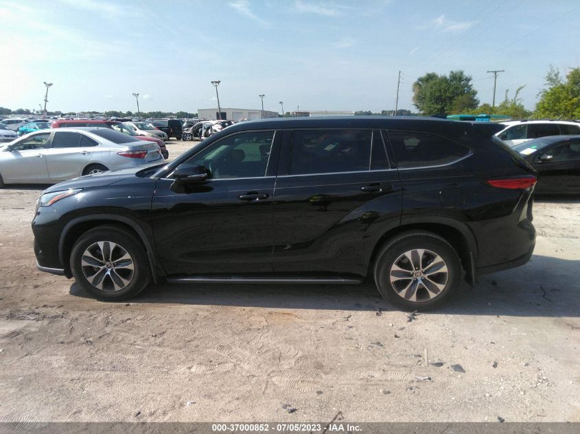 2021 TOYOTA HIGHLANDER XLE - 5TDGZRBHXMS086951