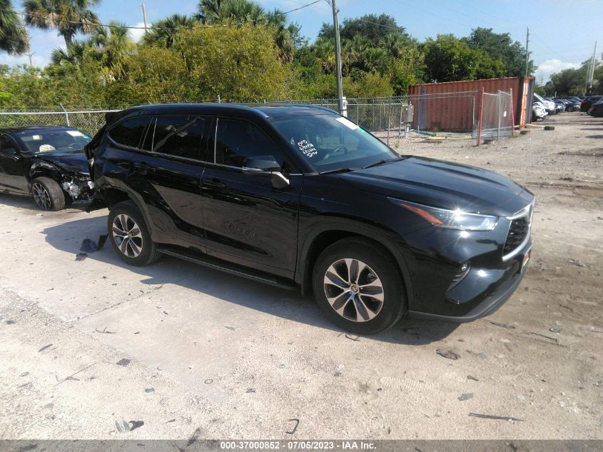 2021 TOYOTA HIGHLANDER XLE - 5TDGZRBHXMS086951